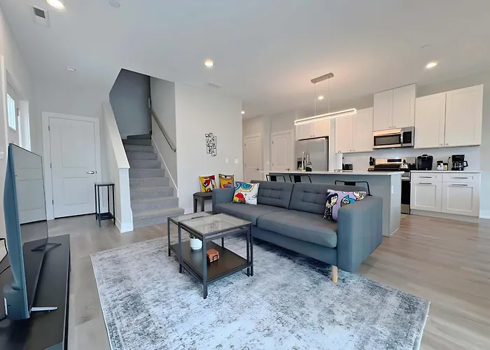 Апартаменты 4br Townhouse With View & Parking - Sleeps 10 - Wv Rep 3 Warrenville