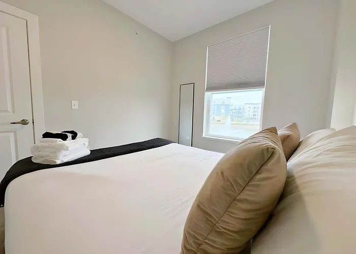 Апартаменты 4br Townhouse With View & Parking - Sleeps 10 - Wv Rep 3 Warrenville
