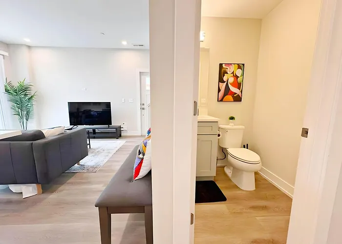 4br Townhouse With View & Parking - Sleeps 10 - Wv Rep 3 * Warrenville