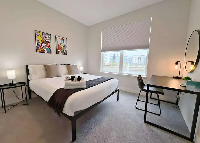 4br Townhouse With View & Parking - Sleeps 10 - Wv Rep 3 * Warrenville