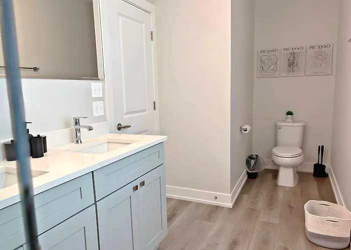 4br Townhouse With View & Parking - Sleeps 10 - Wv Rep 3 * Warrenville