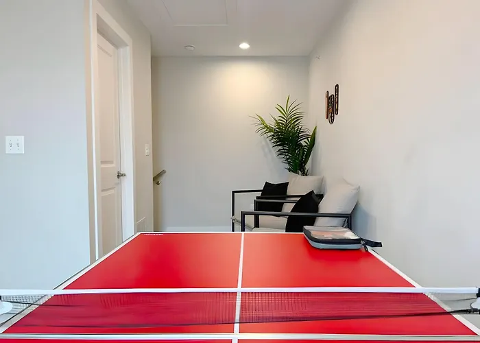 Апартаменты 4br Townhouse With View & Parking - Sleeps 10 - Wv Rep 3 Warrenville