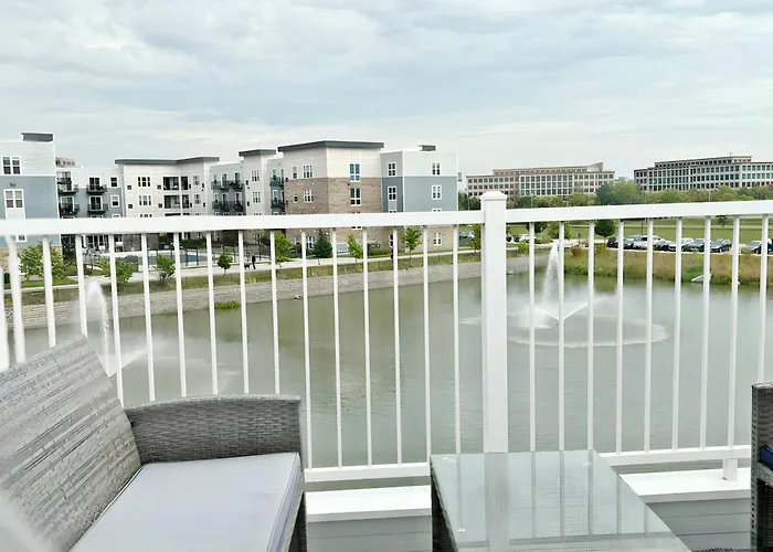 4br Townhouse With View & Parking - Sleeps 10 - Wv Rep 3 Warrenville